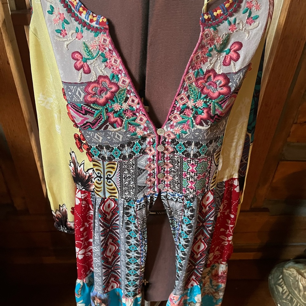 John Mark Tunic - Picture 3 of 10